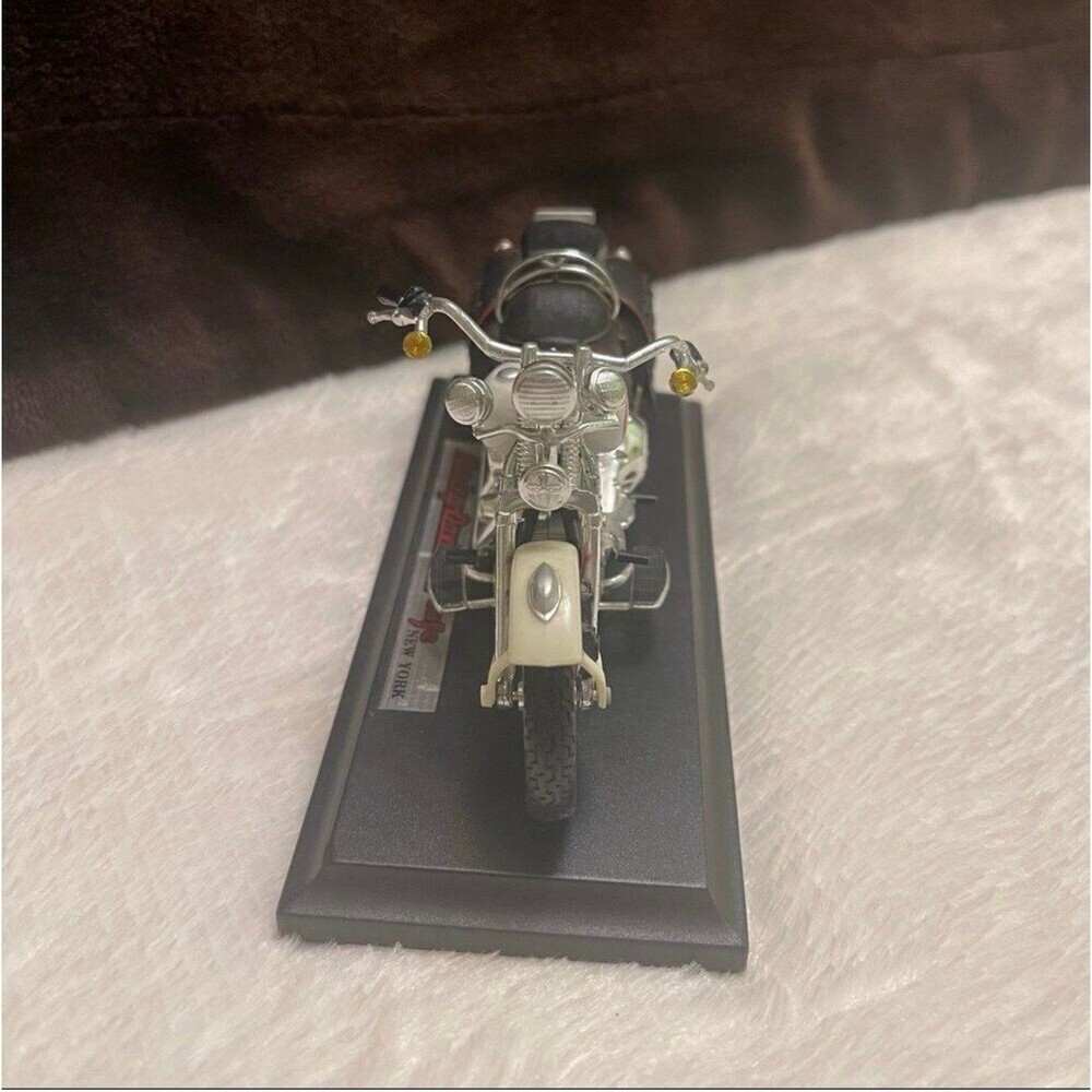 Harley Davidson Heritage Springer Motorcycle - Picture 8 of 10